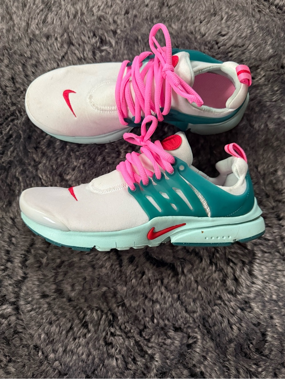 Nike White Teal & Hot Pink Women's Athletic Sneakers (Youth)